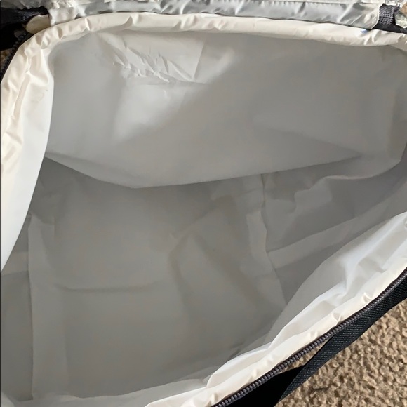 Fridge Pak Fully Insulated 18 can Cooler - Picture 6 of 6